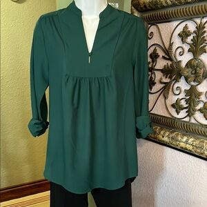 NWT Elegant Brixon Ivy Top - green flowing     With ruched sleeves Sz XS